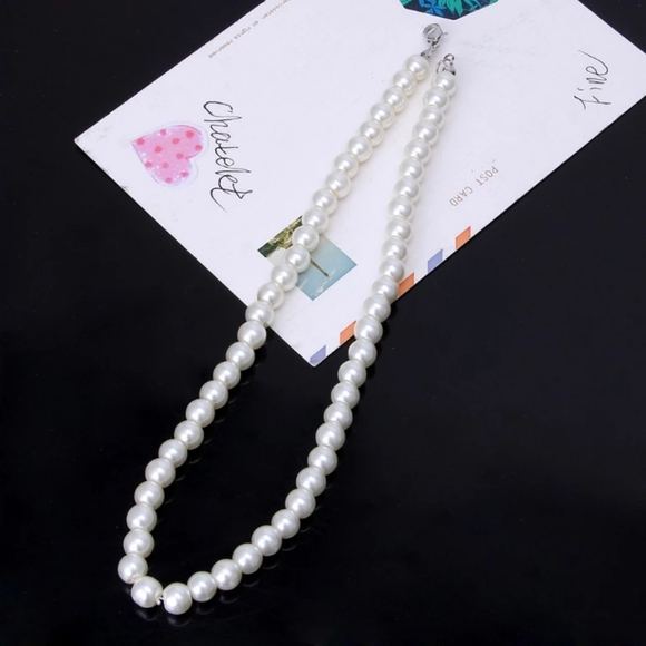 Elegant ivory white glass imitation pearl necklace - Picture 2 of 6